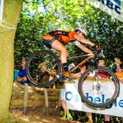 Zoe Mulder in actie met de wielen van CARBONRACING