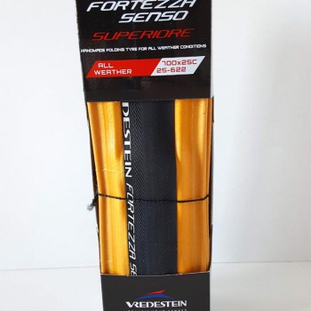 Vredestein Fortezza Senso Superior All wheather band met gele biesen