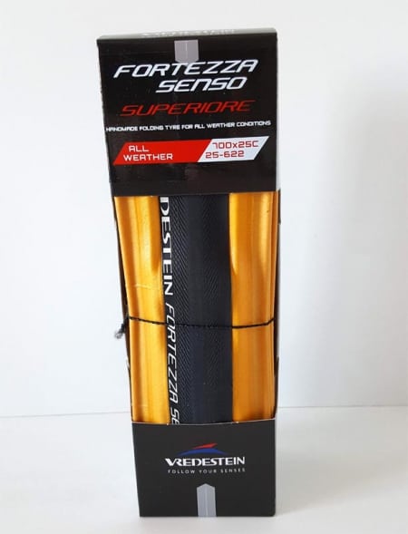 Vredestein Fortezza Senso Superior All wheather band met gele biesen