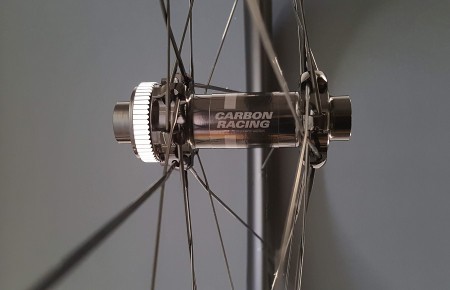 CARBONRACING centerlock naaf met eigen label