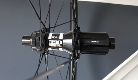 DT 350 achternaaf met rechte spaken en centerlock bevestiging voor remschijven