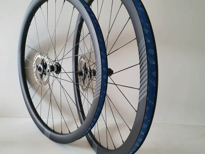 GX535 gravel wielen DT Swiss 350 naven Carbon Racing Cycle Sports